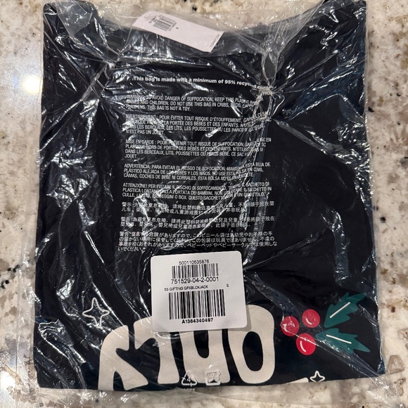 *BRAND NEW WITH TAGS* Women's Size S "Merry Vibes Only" Short Sleeved Tee - Picture 2 of 4